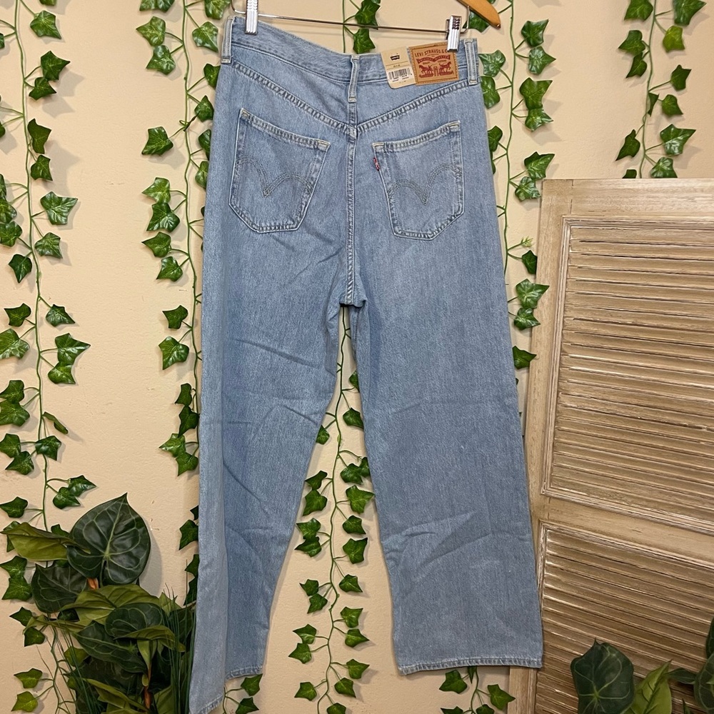 🦋NWT Levi's Highwaisted Straight Leg Jeans - Picture 3 of 6